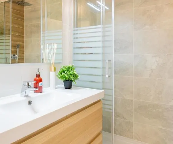 Wow Flat, 200m To Sea & 10 Min To Downtown Διαμέρισμα *