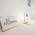 Apartman Wow Flat, 200m To Sea & 10 Min To Downtown *